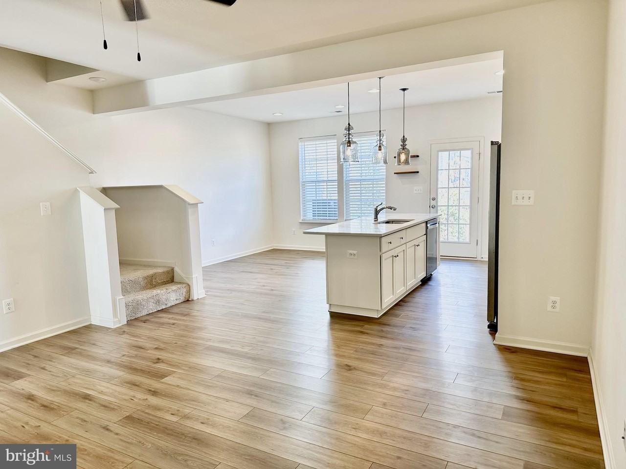 227 Charterhouse St - Photo 3 of 18