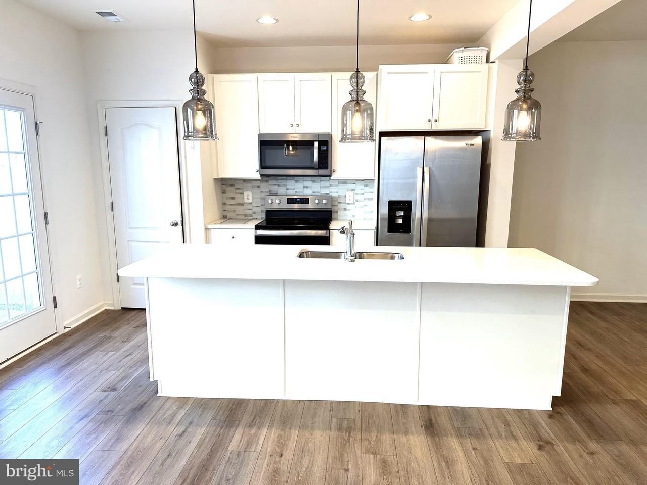 227 Charterhouse St - Photo 4 of 18