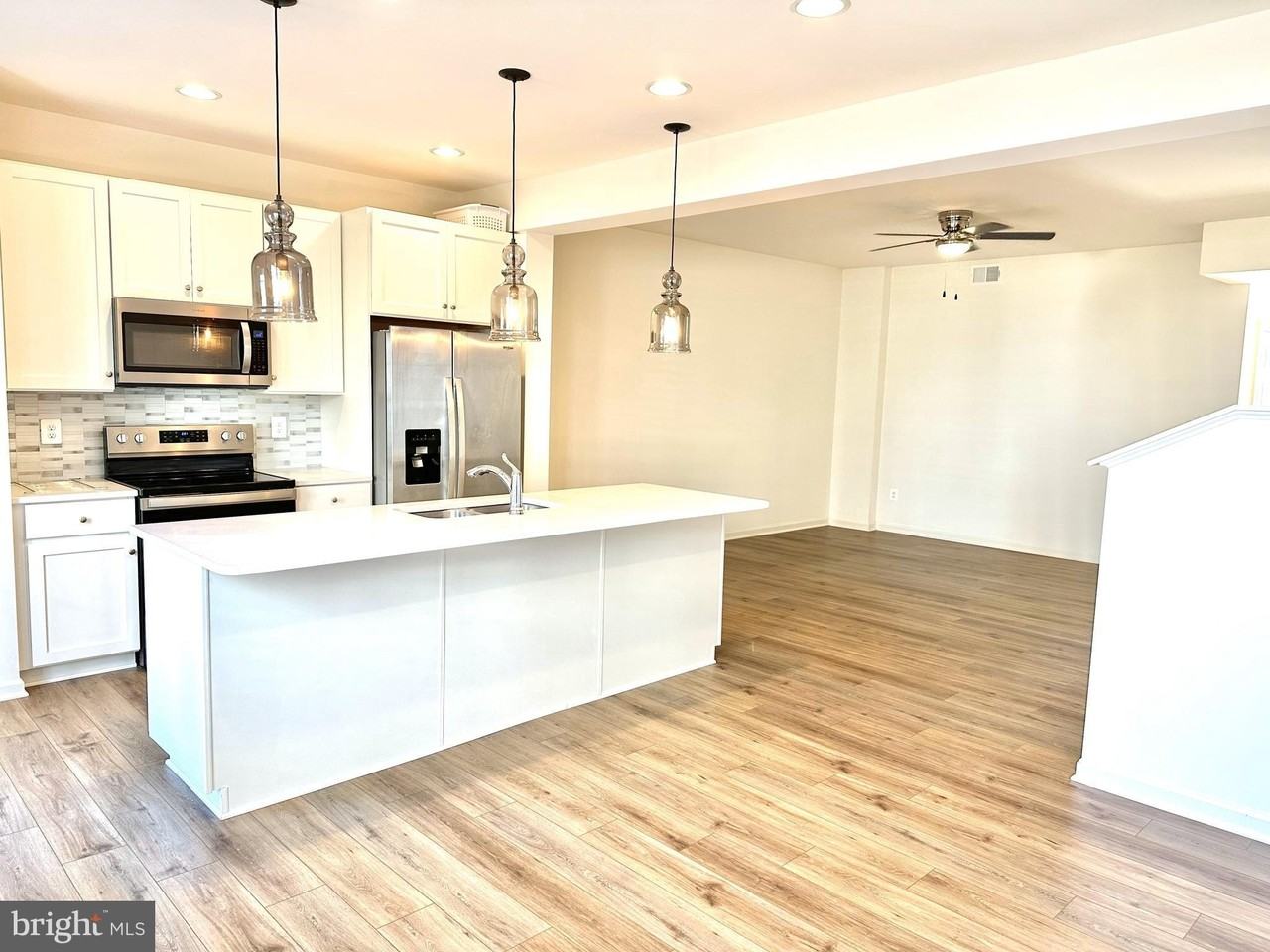 227 Charterhouse St - Photo 5 of 18