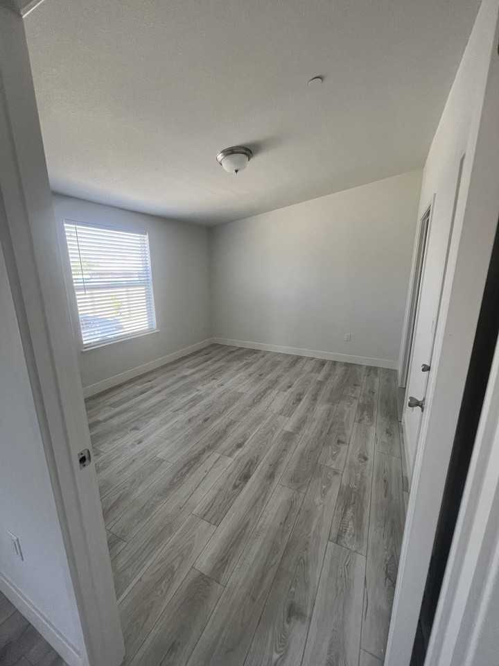 1544 Adam St #NA - Photo 3 of 7
