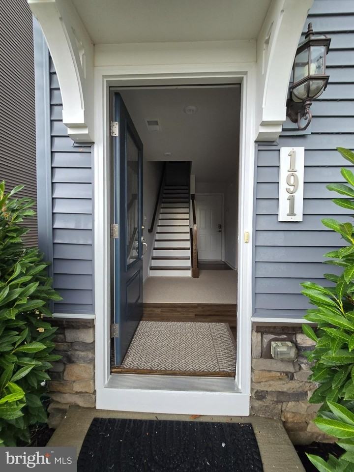 191 Presidents Pointe Avenue - Photo 2 of 36