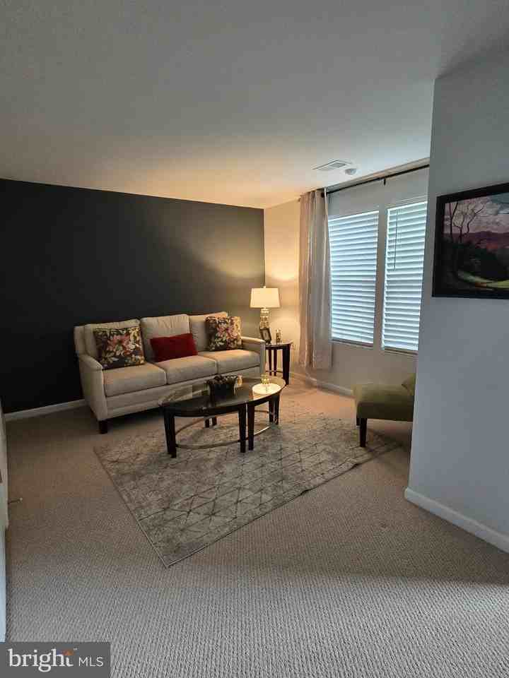 191 Presidents Pointe Avenue - Photo 3 of 36