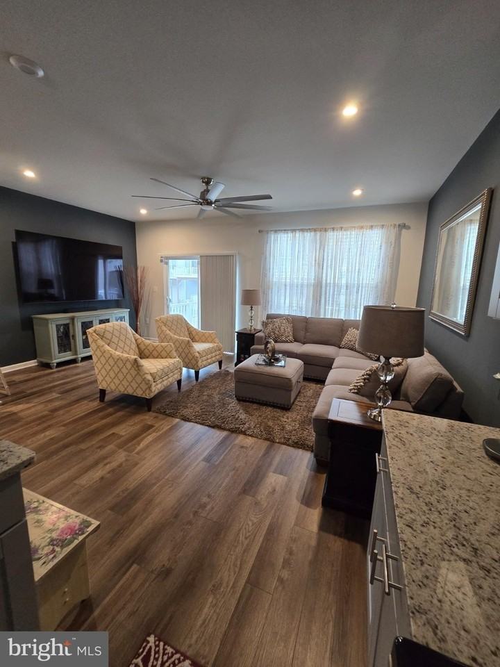 191 Presidents Pointe Avenue - Photo 6 of 36