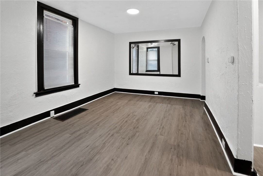 341 Lawn Street - Photo 5 of 18