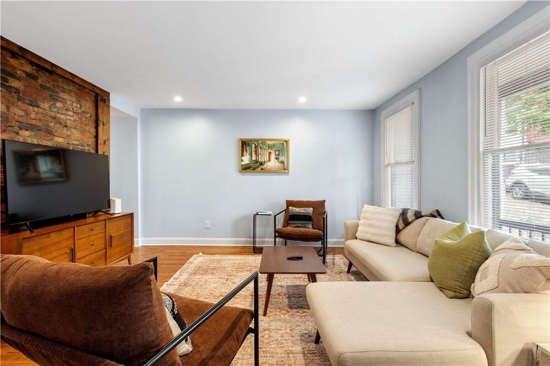 1207 Linden Pl - Photo 3 of 41