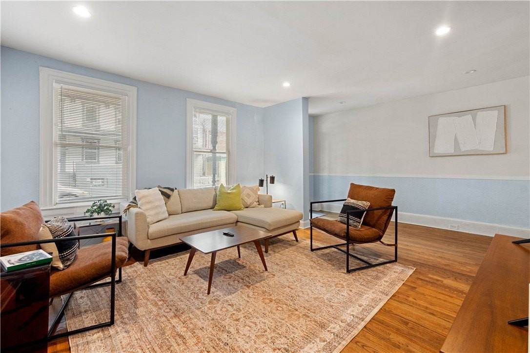 1207 Linden Pl - Photo 4 of 41