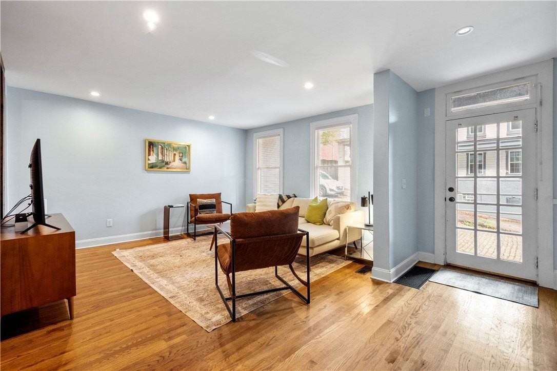 1207 Linden Pl - Photo 5 of 41