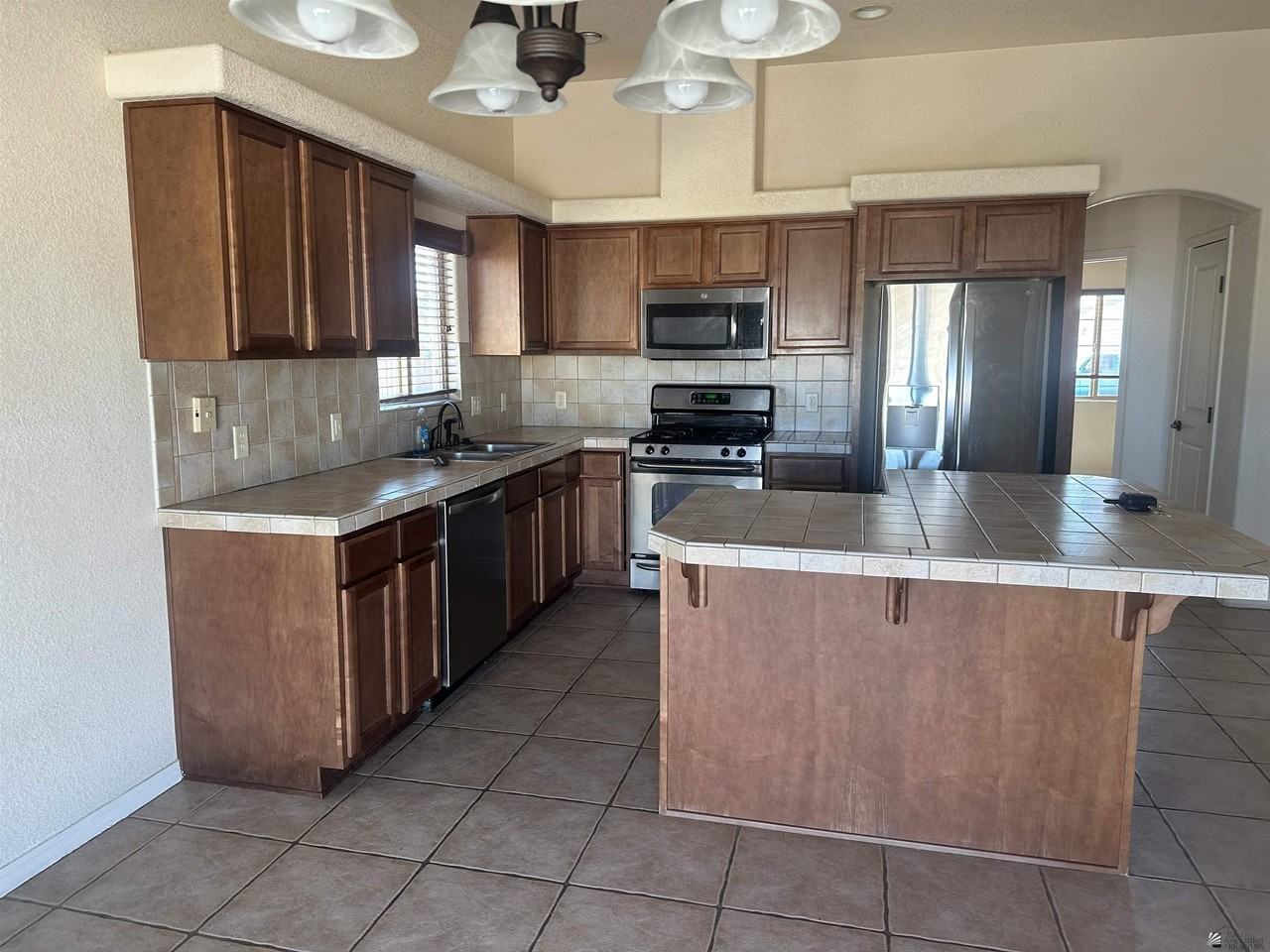 11610 E 28th Pl - Photo 2 of 17