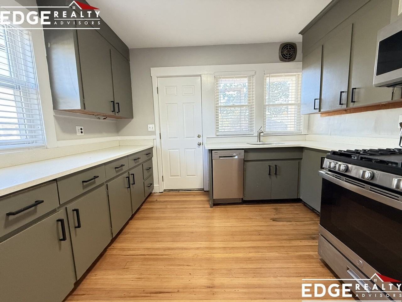 141 Edenfield Ave - Photo 3 of 14