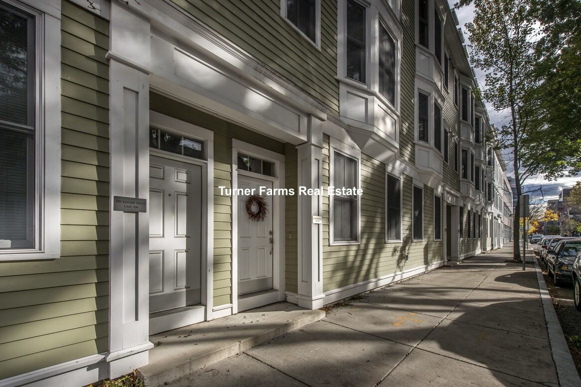 2nd St #PH03 - Photo 2 of 2