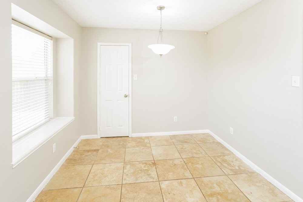 32034 Ashton Ln - Photo 7 of 17