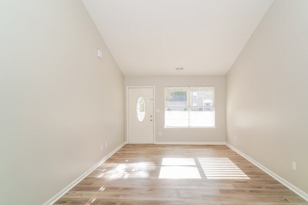 6726 Oak Lake Dr - Photo 3 of 16