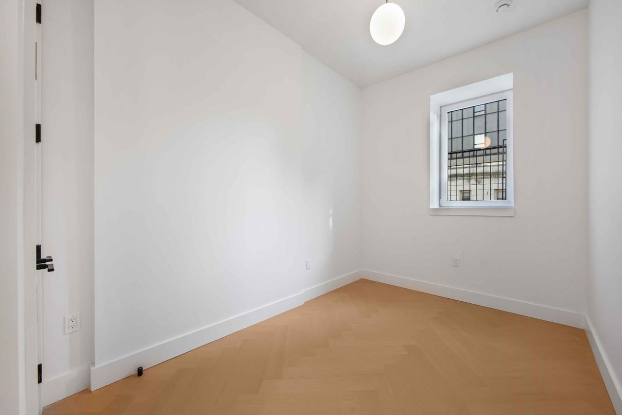 321 E 17th St #3A - Photo 2 of 8