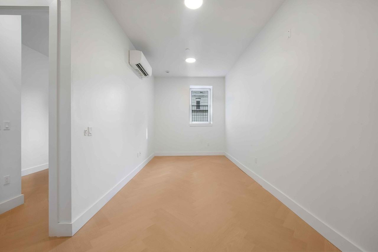 321 E 17th St #3A - Photo 3 of 8