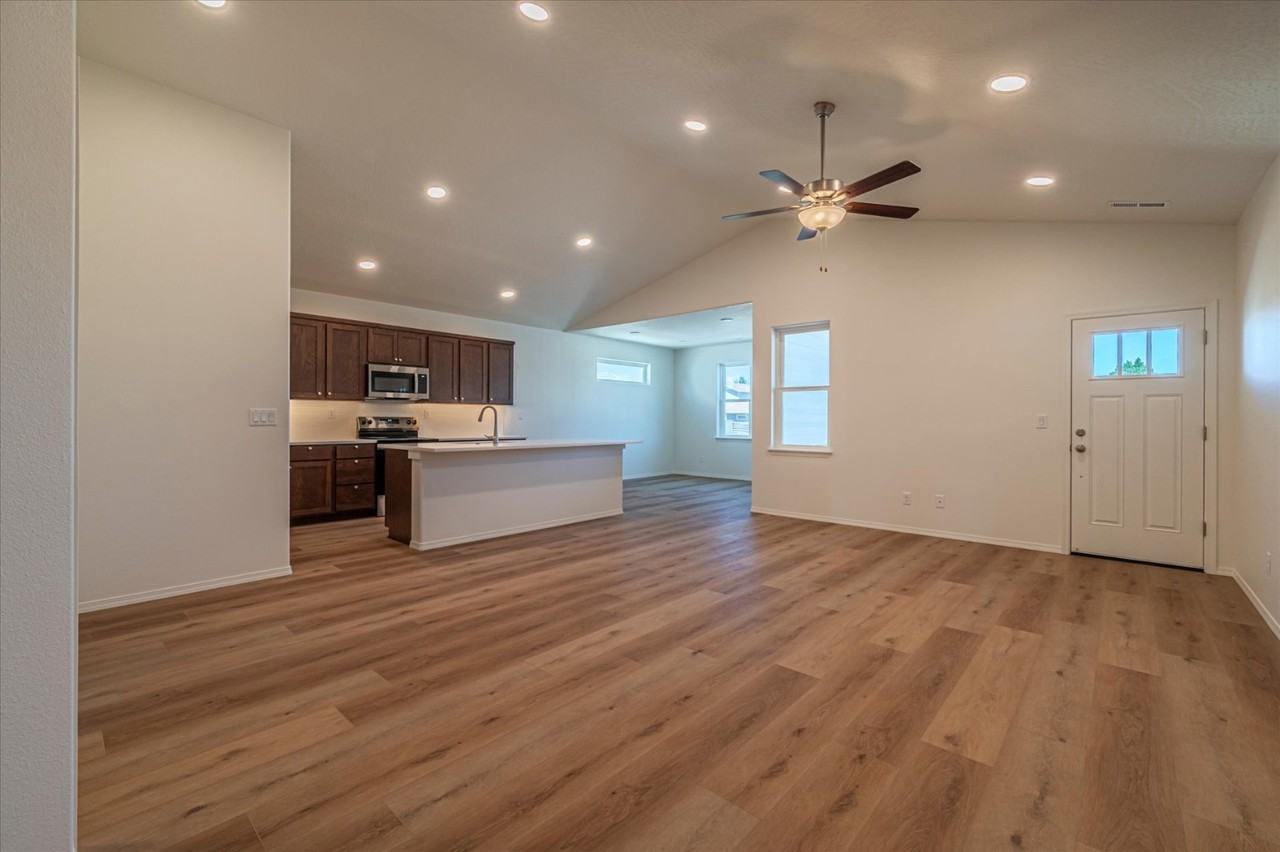761 Spyglass Dr - Photo 2 of 12