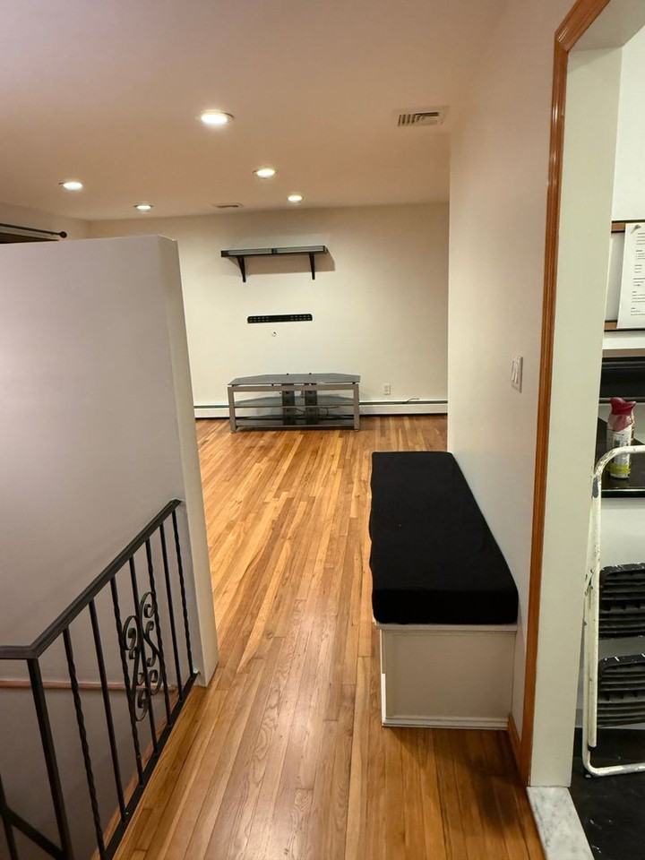 2404 Rugby St - Photo 2 of 27