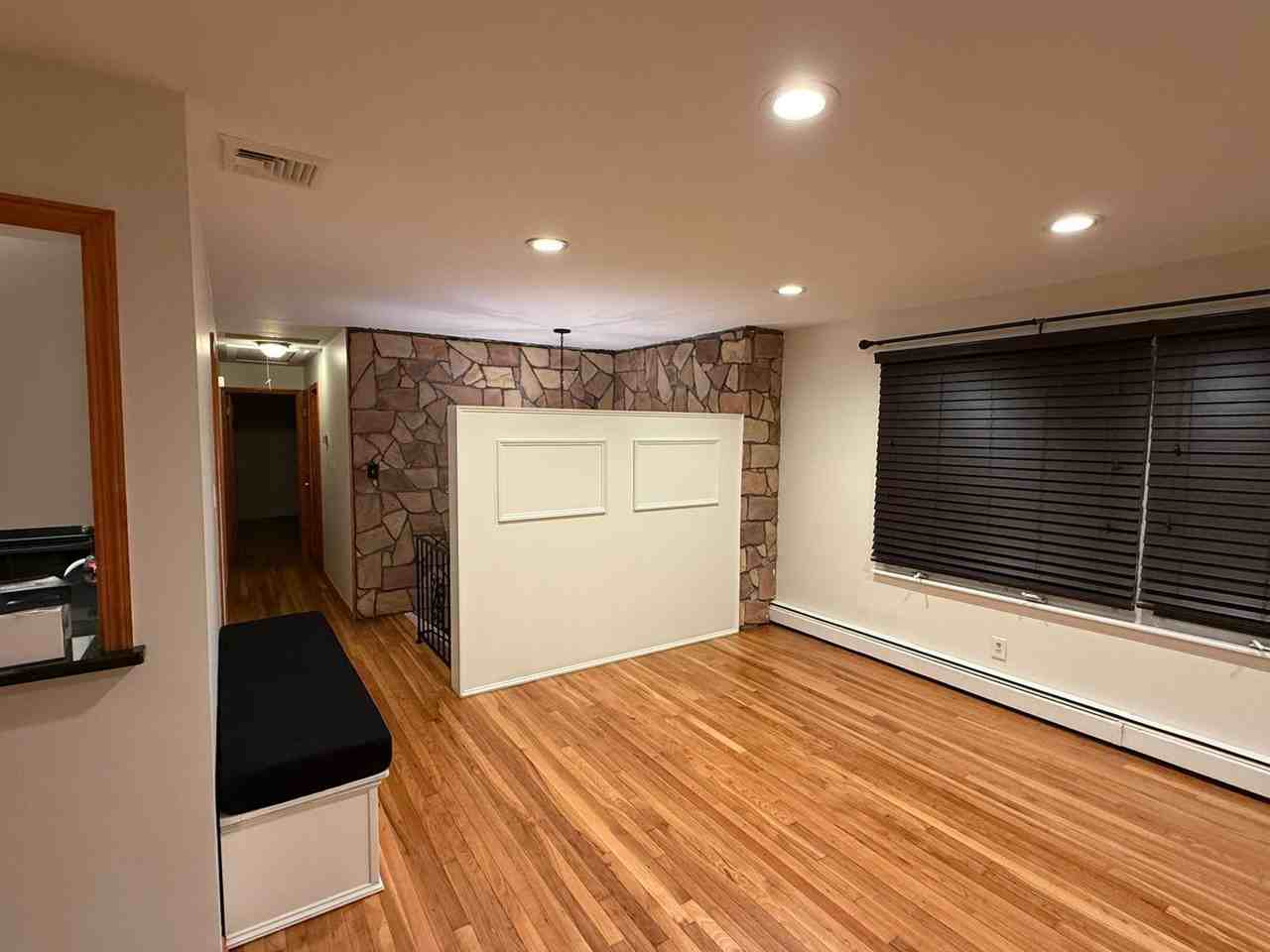 2404 Rugby St - Photo 5 of 27