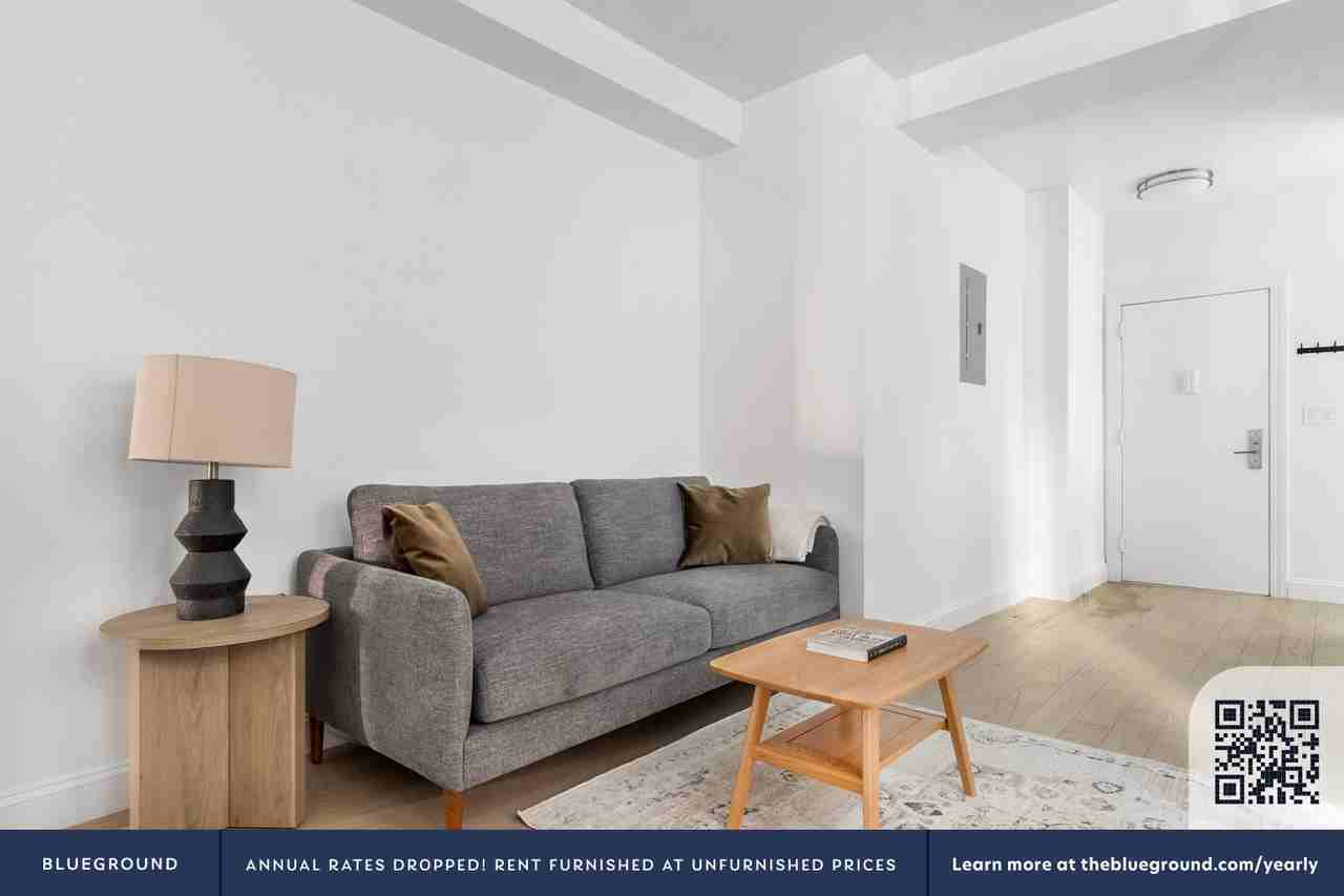 915 West End Avenue - Photo 4 of 32