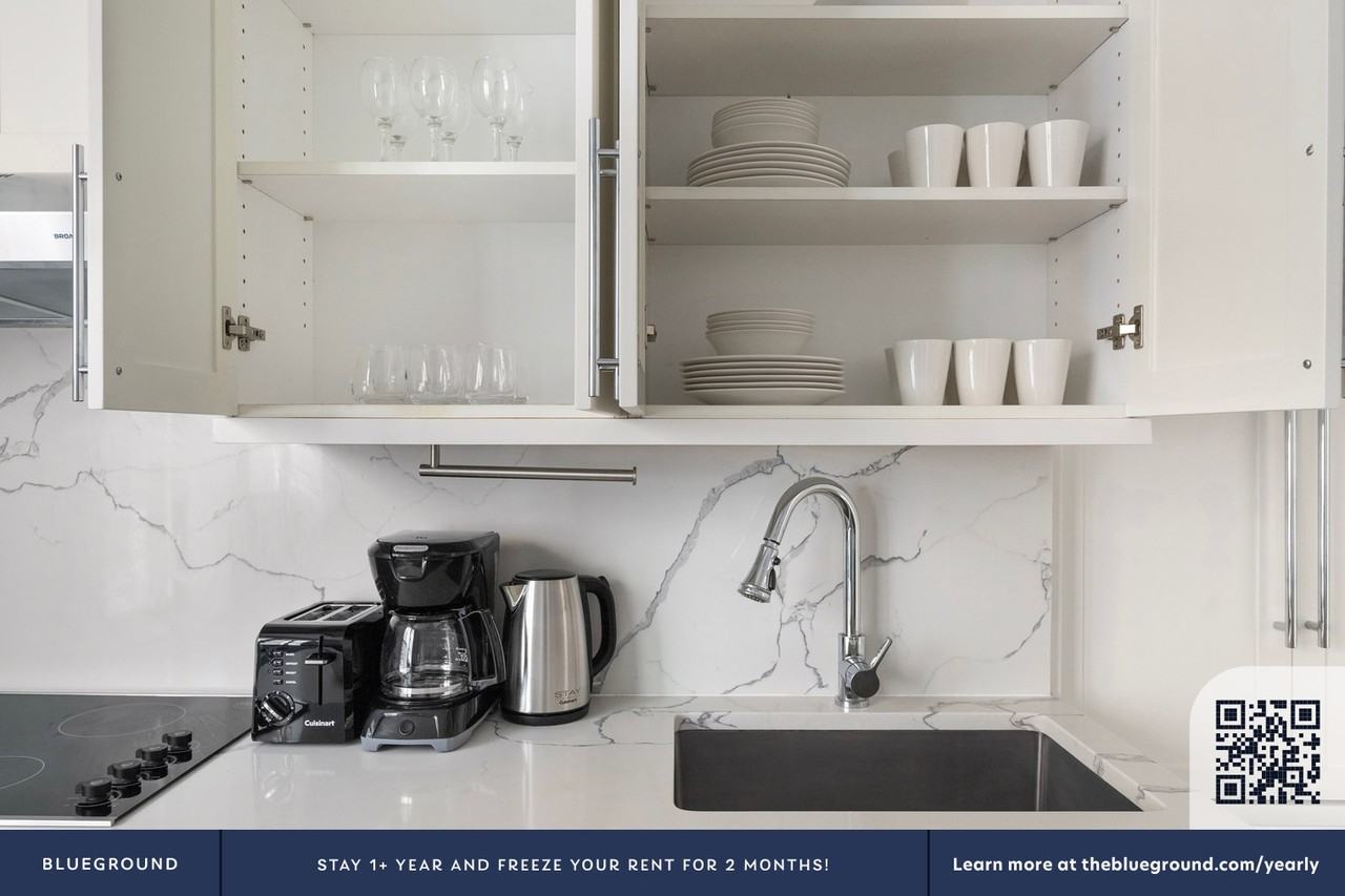 915 West End Avenue - Photo 7 of 31