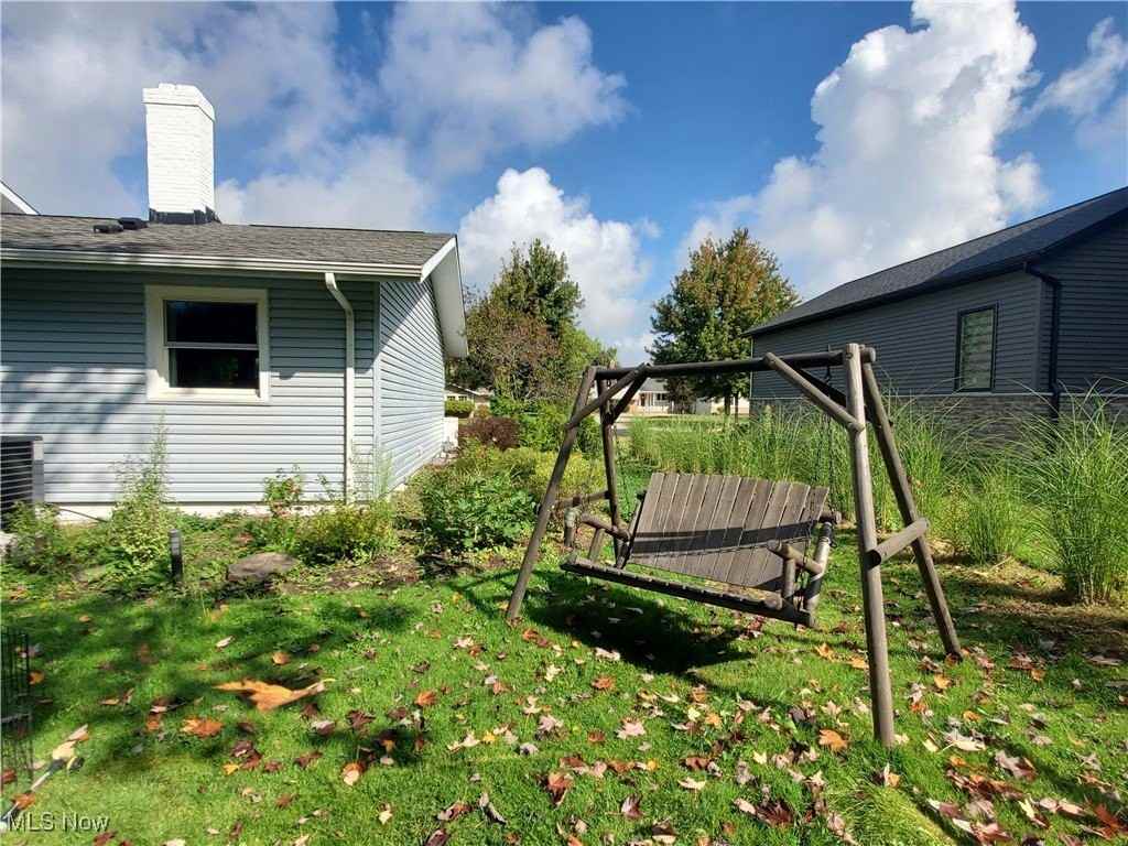 24654 Hawthorne Dr - Photo 5 of 23