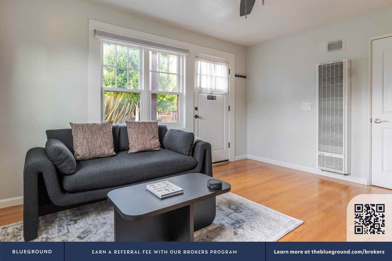 323 Hawthorne Ave #2011 - Photo 5 of 28