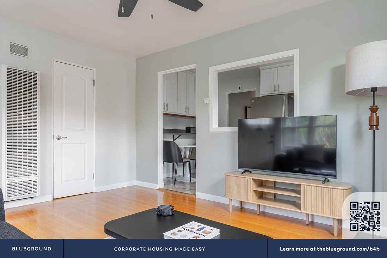 323 Hawthorne Ave #2011 - Photo 6 of 28