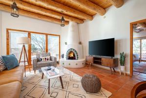 featured image of 6 Fonda Way