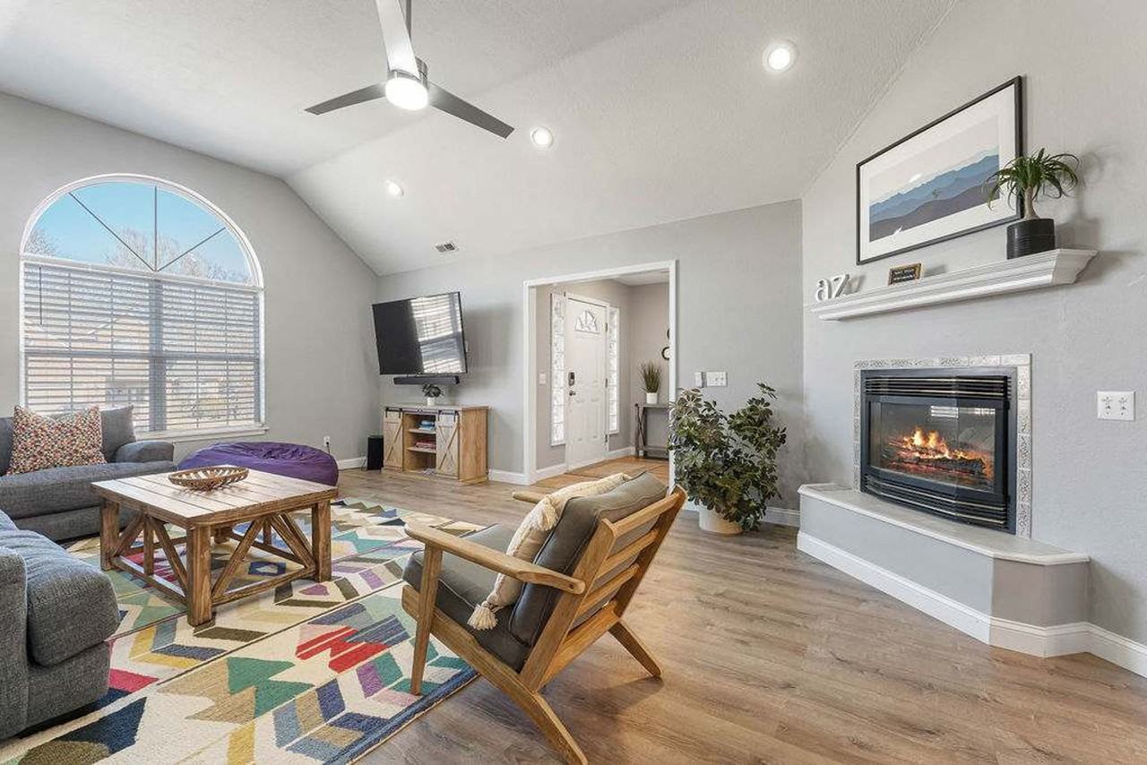 403 Willington Ln #1309794P - Photo 3 of 34