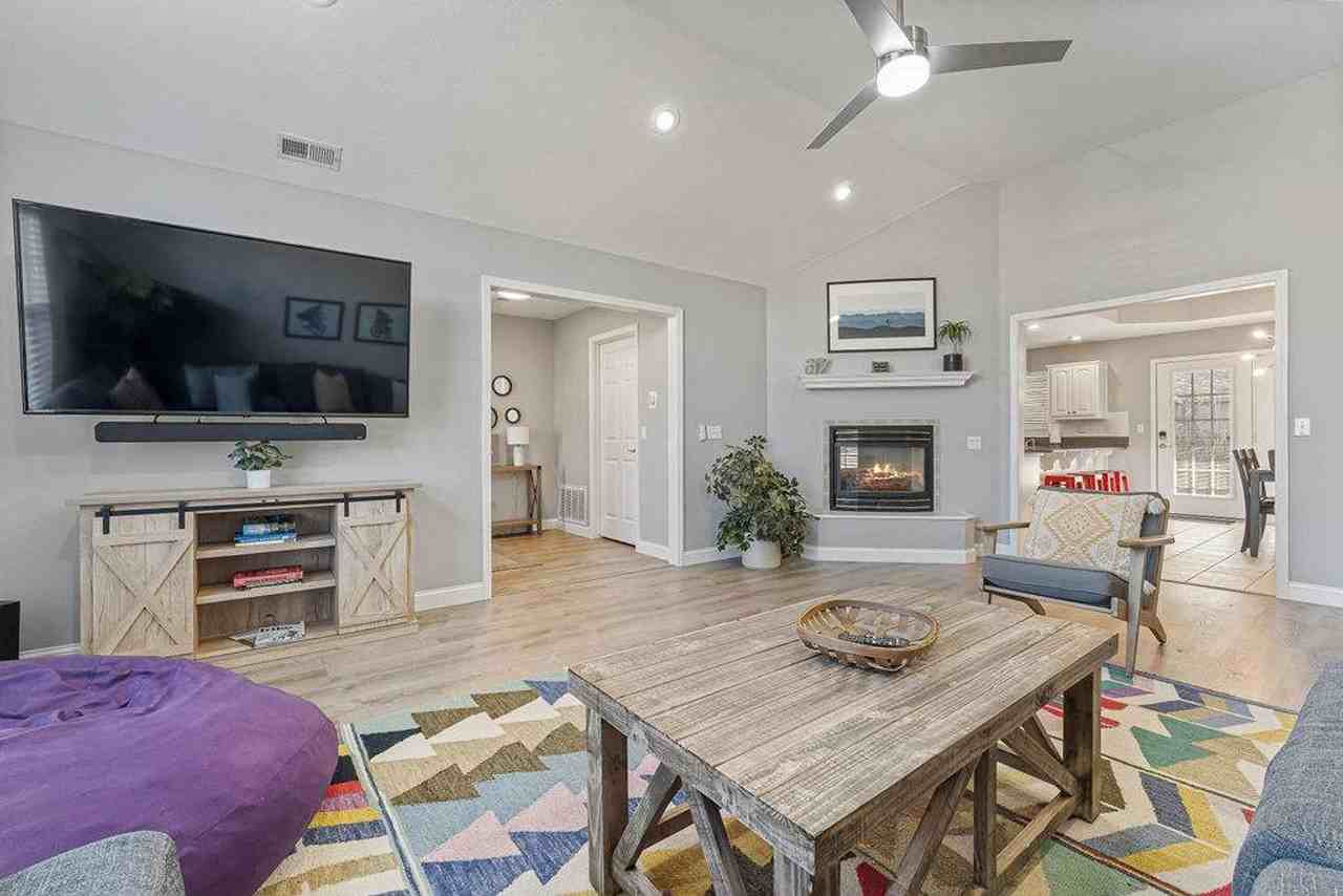 403 Willington Ln #1309794P - Photo 5 of 34