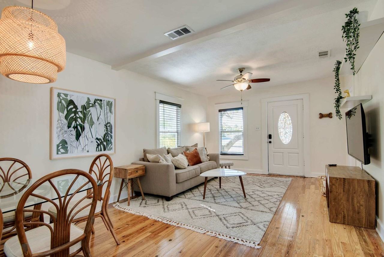 108 E Flora St #1310922P - Photo 2 of 25