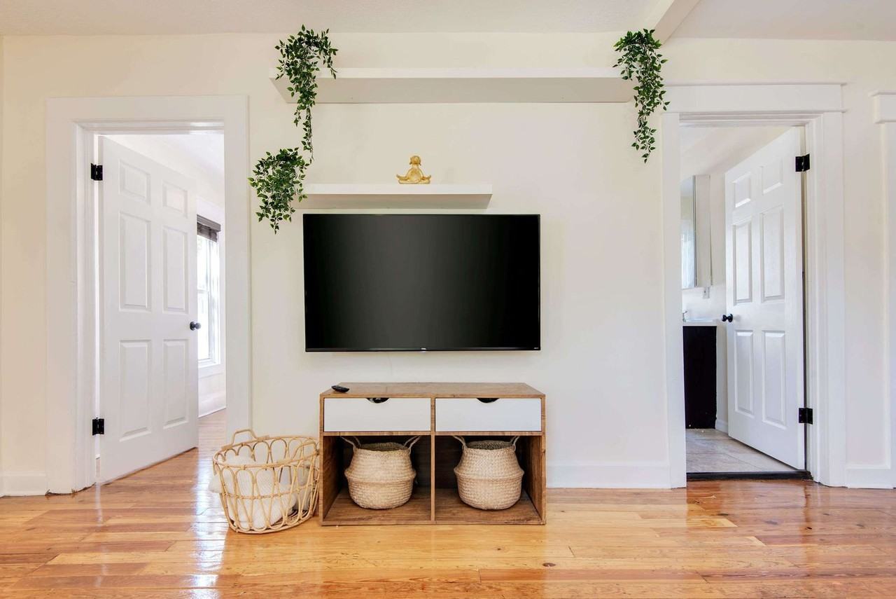 108 E Flora St #1310922P - Photo 3 of 25