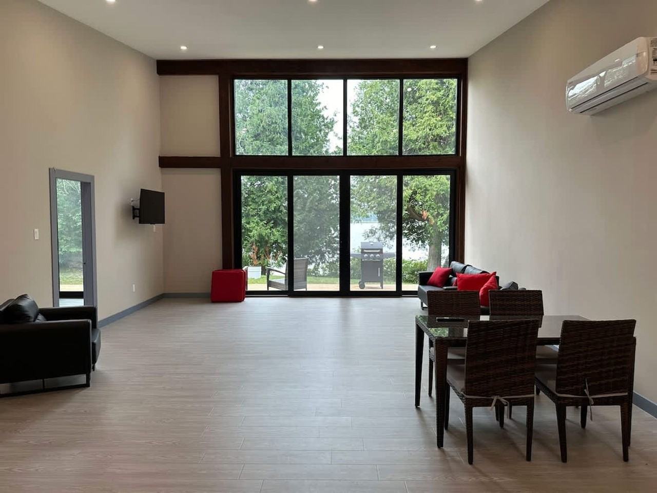 16 Englewood Lane #1314819P - Photo 2 of 35