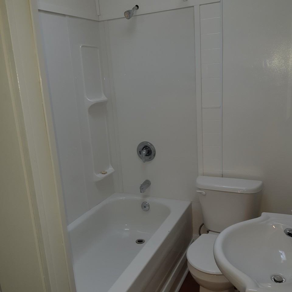 532 Simcoe Street South #4 - Photo 5 of 5