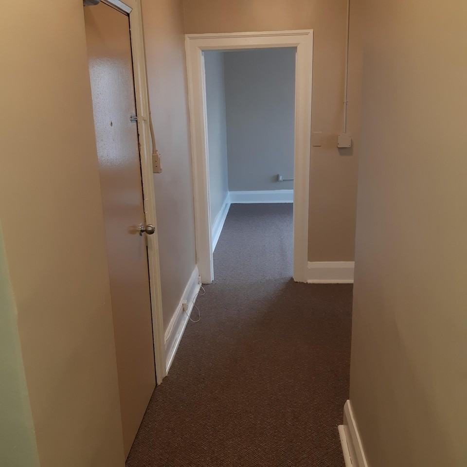 532 Simcoe Street South #4 - Photo 2 of 5