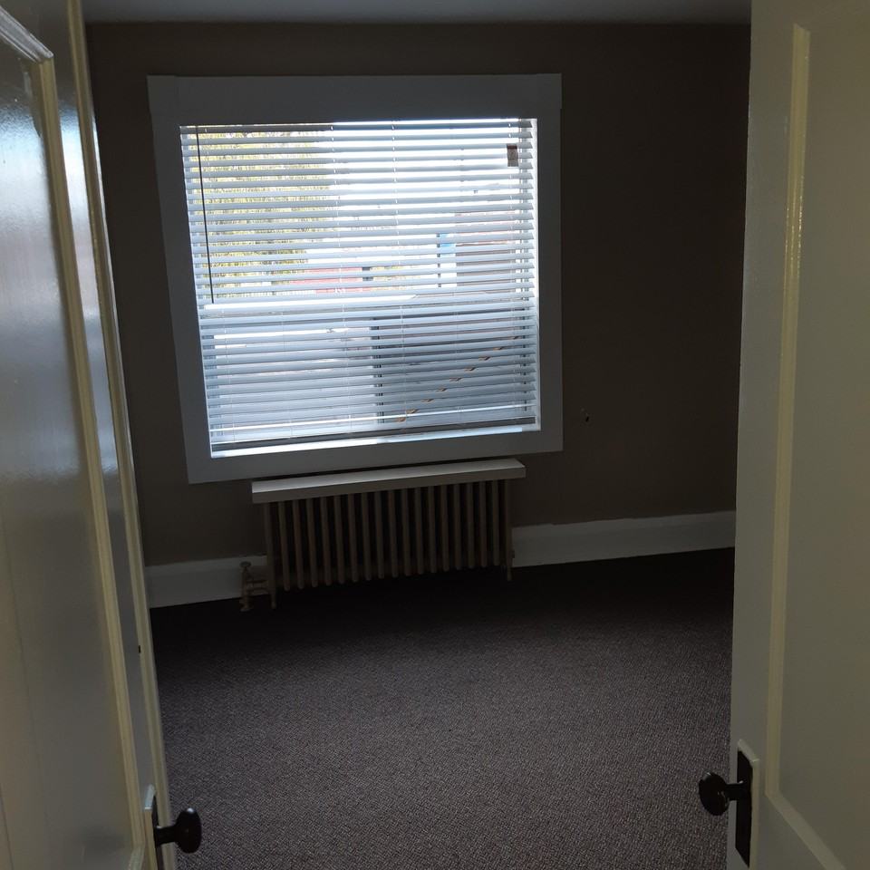 532 Simcoe Street South #4 - Photo 4 of 5