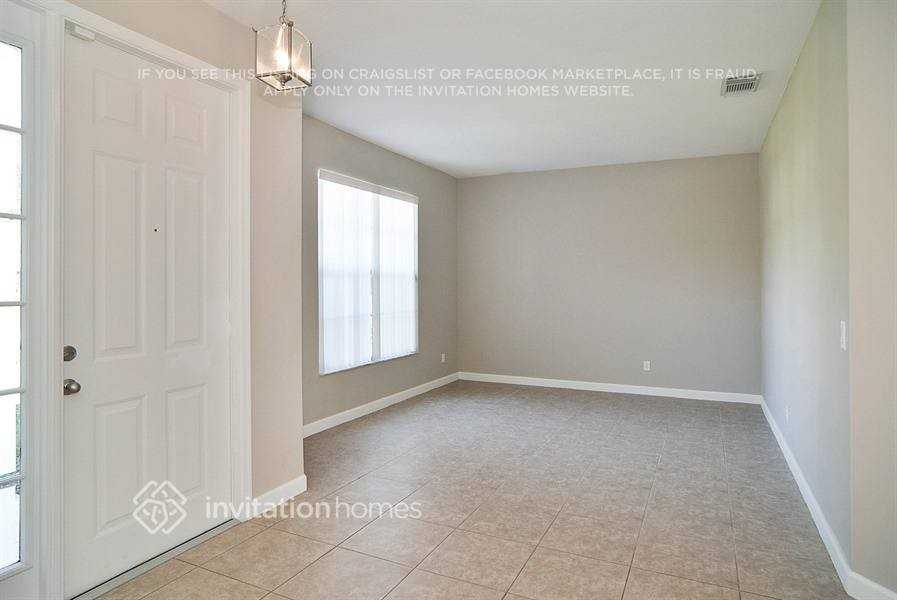 1738 Sw Haylake Ave - Photo 4 of 17