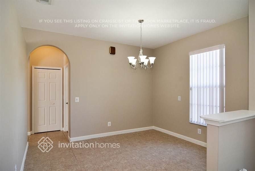 1738 Sw Haylake Ave - Photo 5 of 17