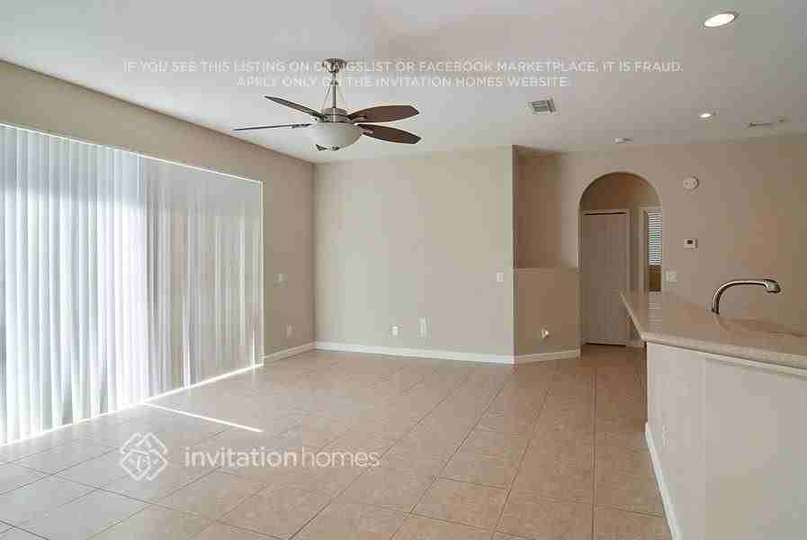 1738 Sw Haylake Ave - Photo 6 of 17
