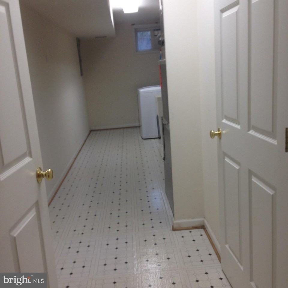 10316 Royal Road - Photo 4 of 46