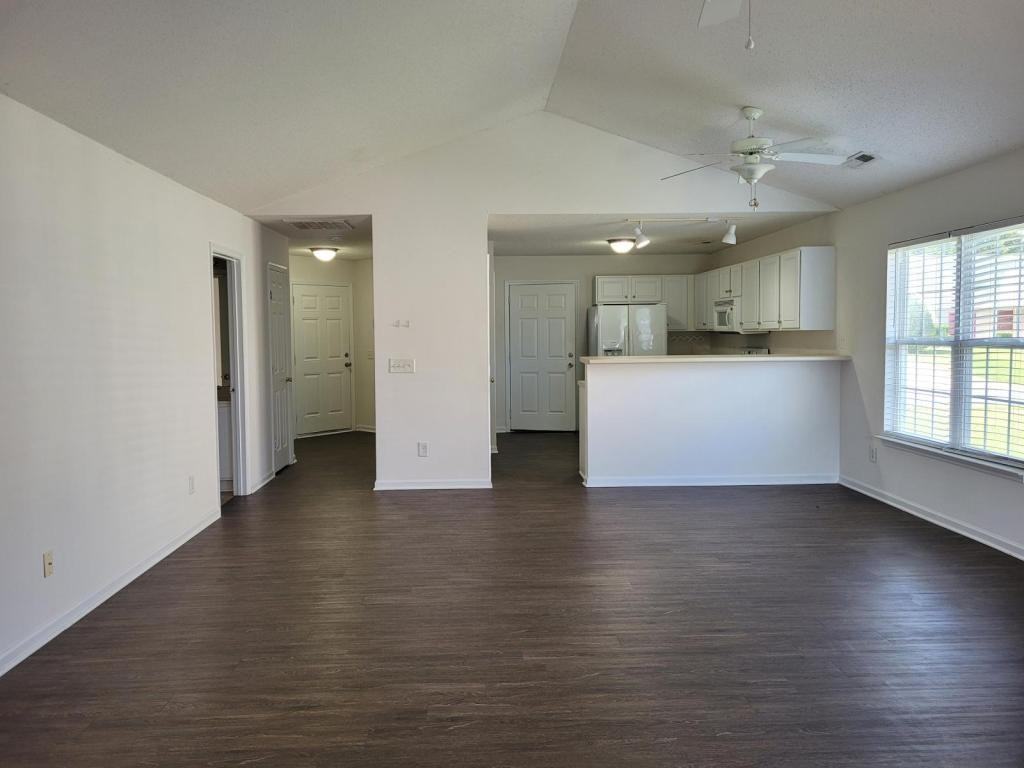 1203 Wyngate Dr - Photo 4 of 15