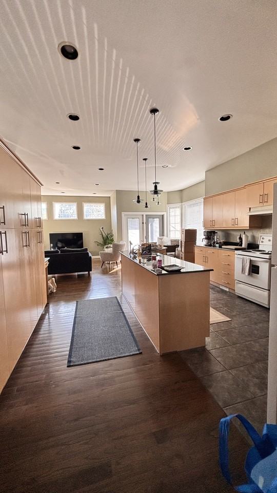 818 Waverley Street - Photo 2 of 9