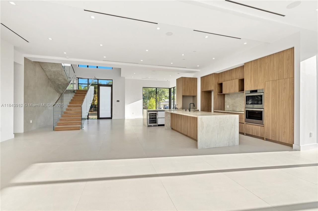 2050 South Hibiscus Drive - Photo 2 of 15