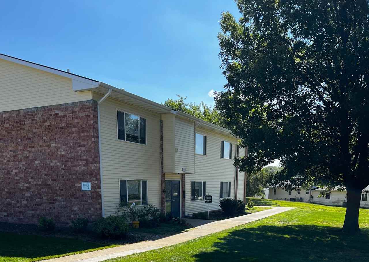 Green Valley Manor - Photo 6 of 8