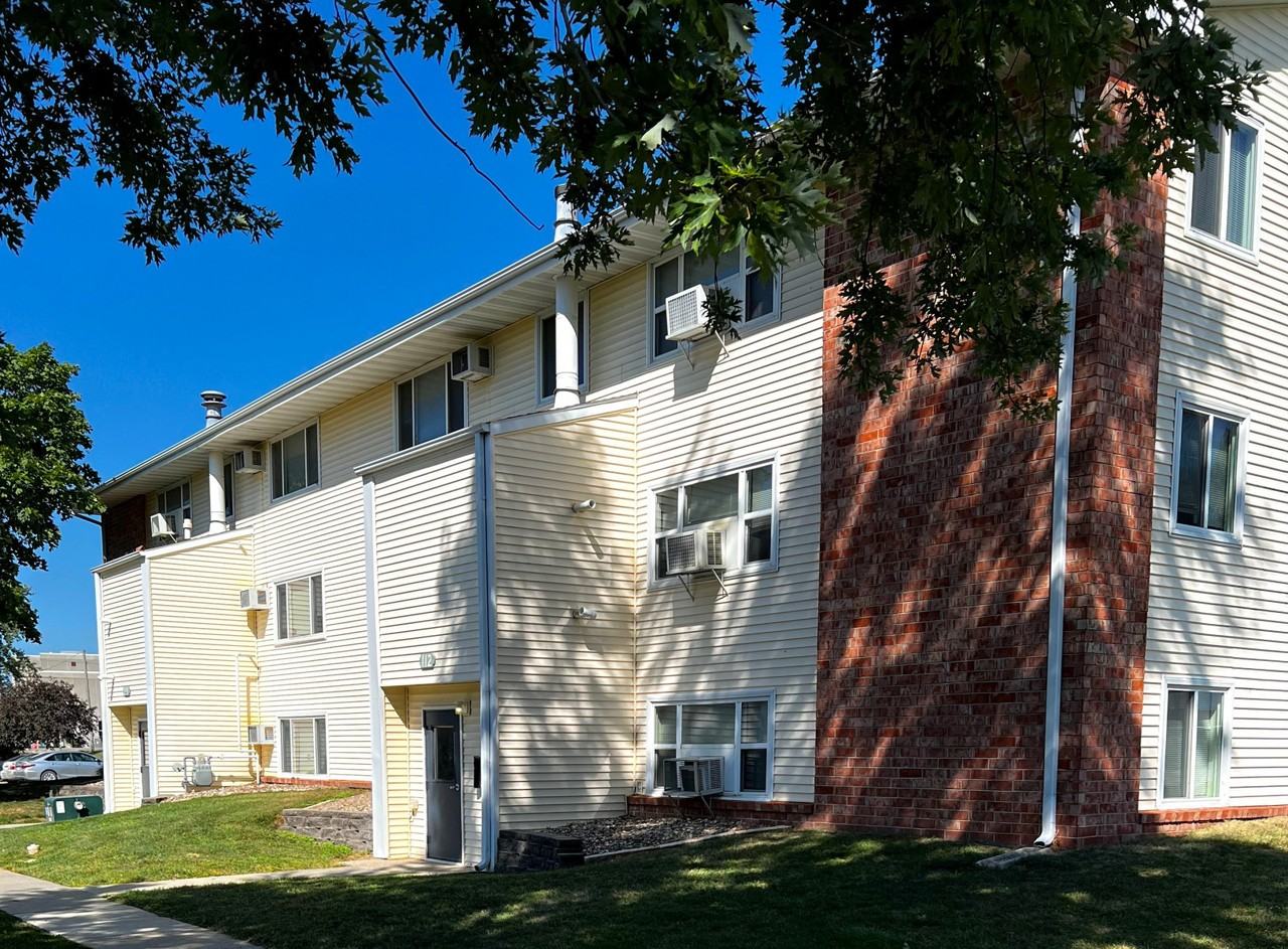 Green Valley Manor - Photo 7 of 8