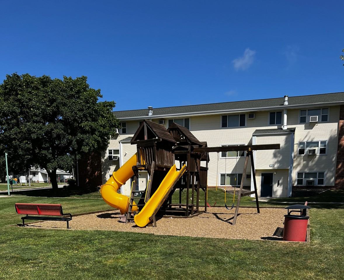 Green Valley Manor - Photo 3 of 8