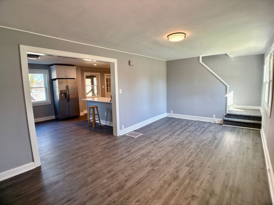 1107 Cinnaminson Ave - Photo 2 of 21