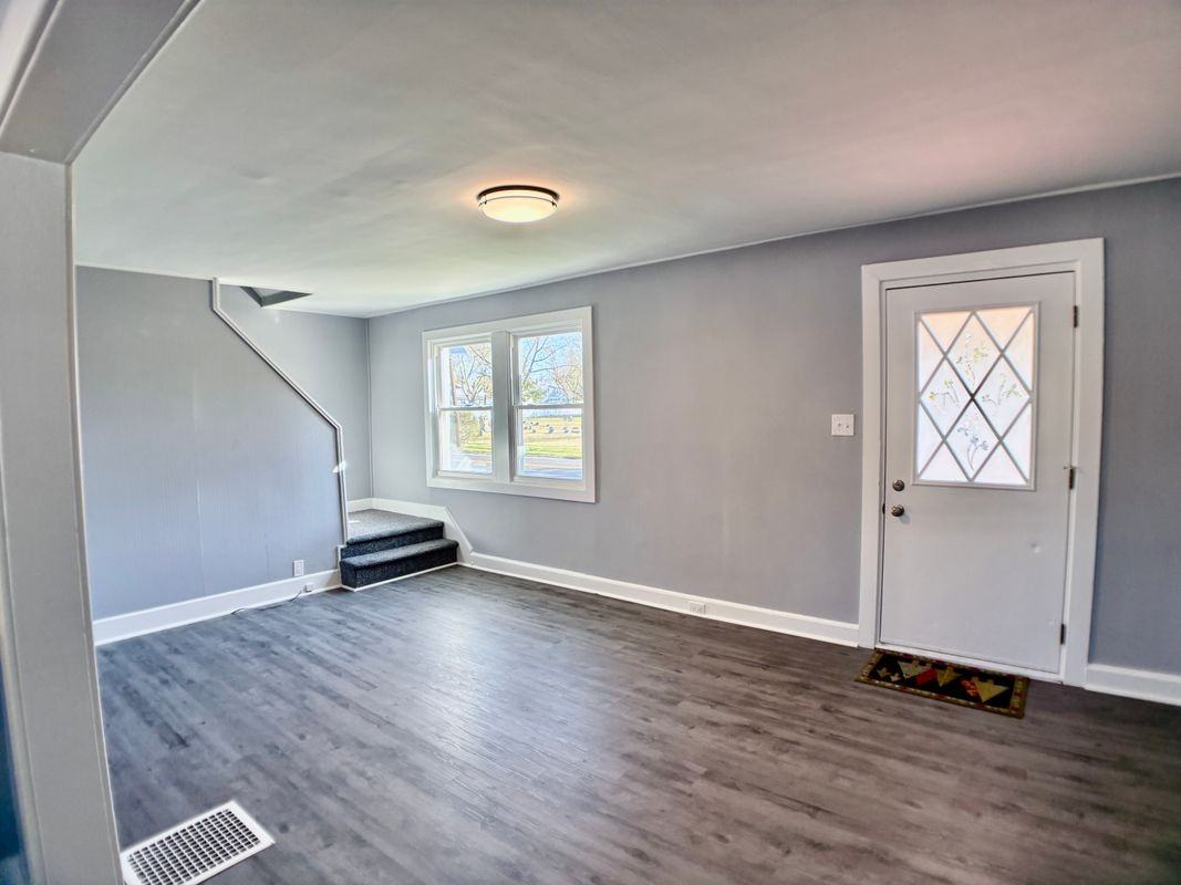 1107 Cinnaminson Ave - Photo 3 of 21