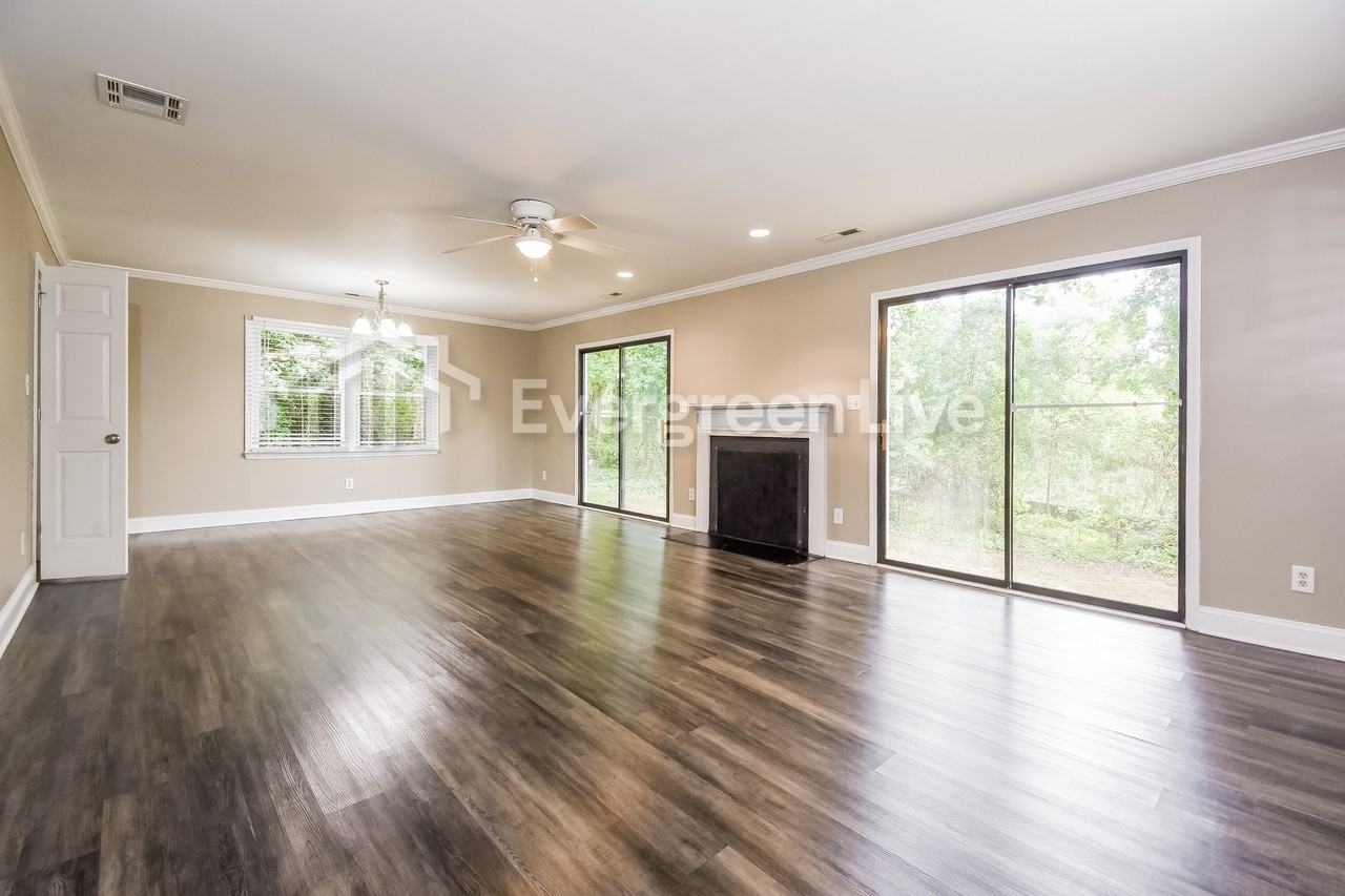 245 Guinevere Ct - Photo 4 of 16