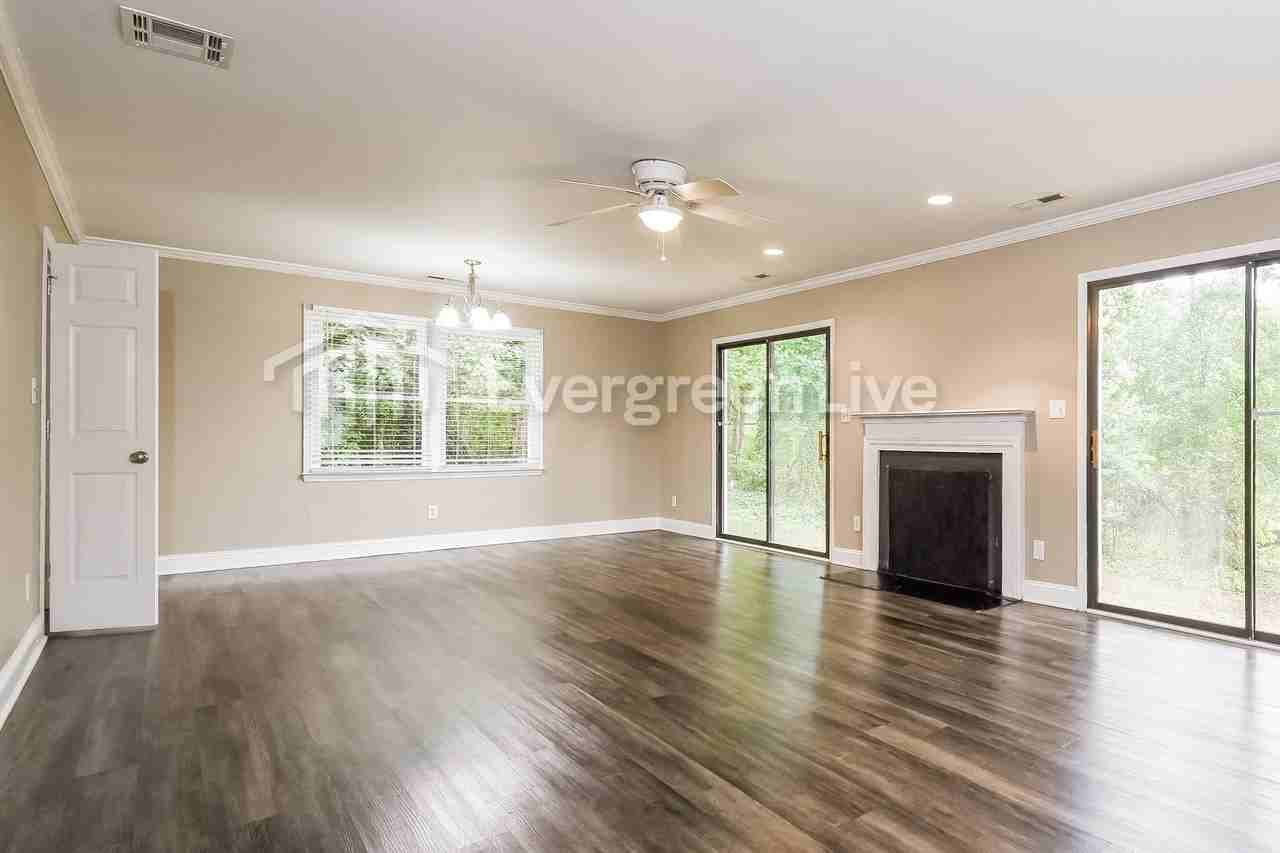 245 Guinevere Ct - Photo 5 of 16