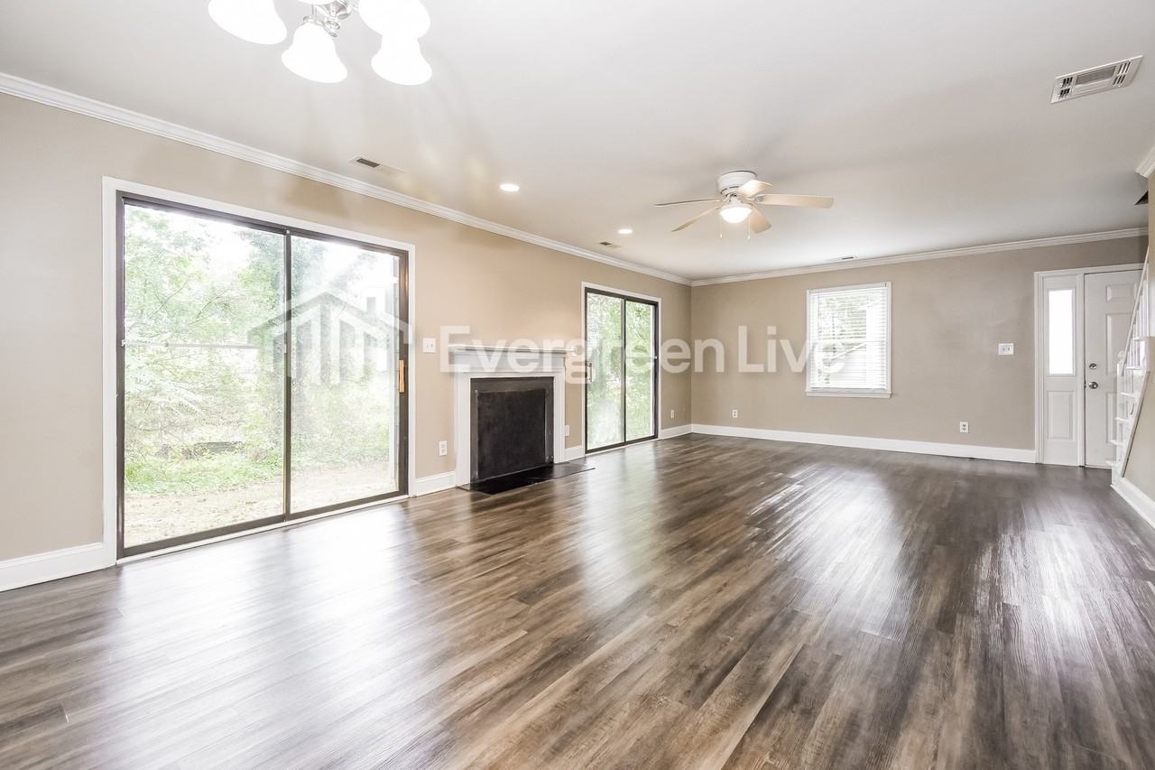 245 Guinevere Ct - Photo 6 of 16